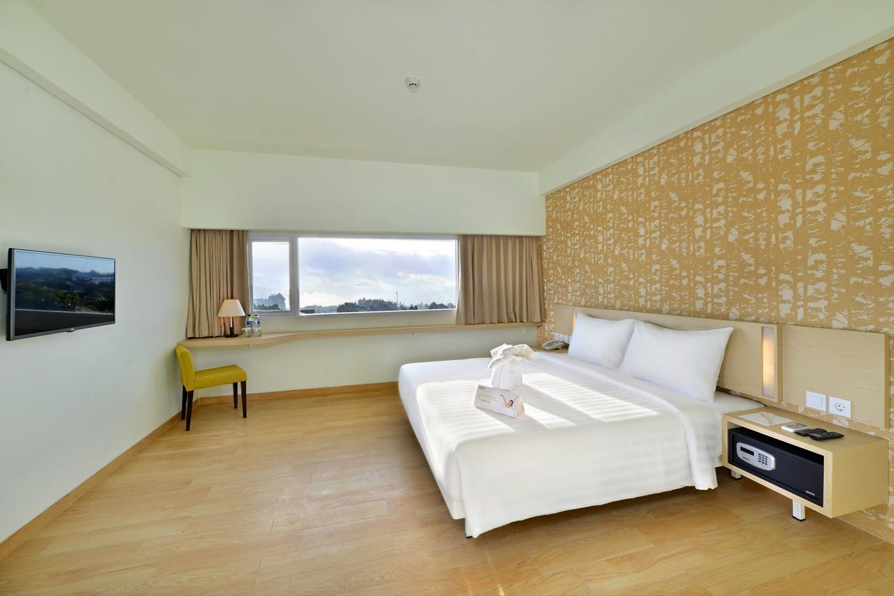 Whiz Prime Hotel Sudirman Cilacap Exterior photo
